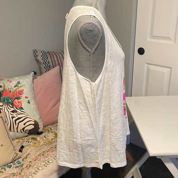 Natural Life Tank - Picture 3 of 4